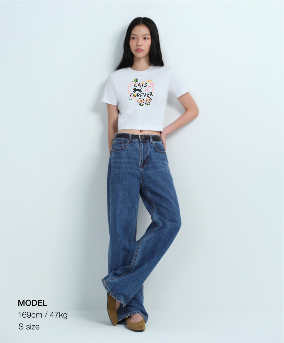 Cute Cat Lover Crop Top | Women's Festival Shirt, Gift for Cat Moms, Summer T-Shirt, Cute Floral Design, Casual Wear